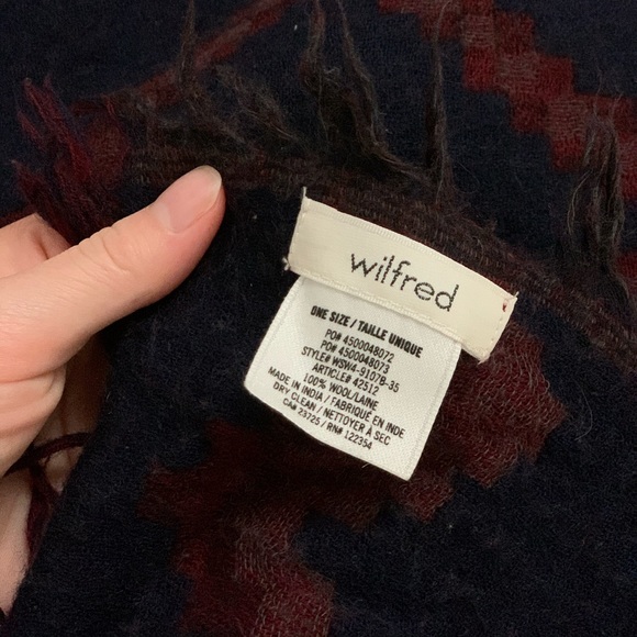 Aritzia oversized wool scarf - Picture 3 of 3
